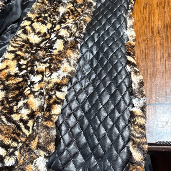 Adrienne Landau Brown and Black Faux Fur Vest - Picture 12 of 14